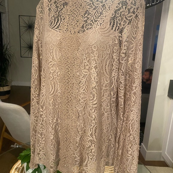 Cable & Gauge lace blouse , built in camisole - Picture 2 of 3